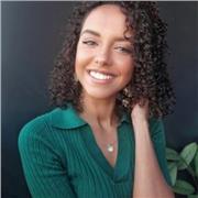 Professeure spécialisée dans le FLE, passionnée, pour tous les niveaux et tous les âges